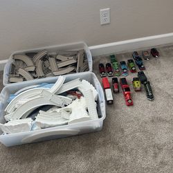 HUGE lot of Thomas and Friends Trackmaster Trains Toys And Play Sets