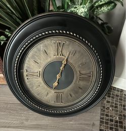 24” Elegant Clock-Perfect time and  Perfect Condition