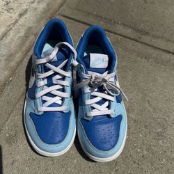 Kids Nike tennis shoes