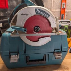Makita 5007MG
7‑1/4" Magnesium Circular Saw
