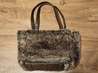 Stylish Designer Eccentric Large Furry Purse.
Used
.