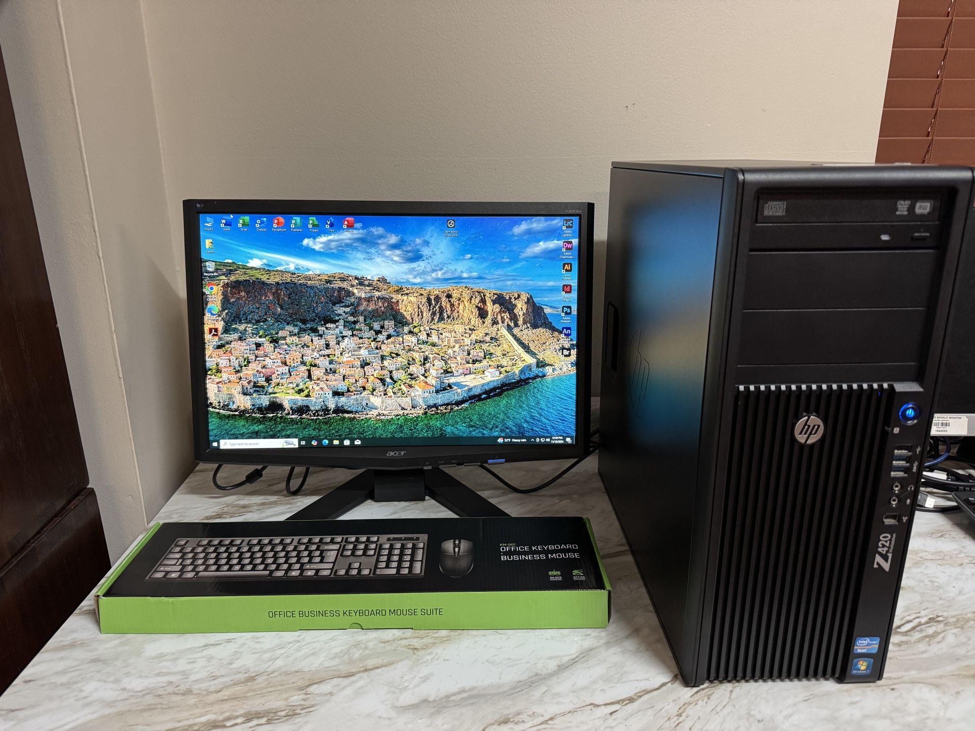 HP Z420 Workstation PC + 23" Monitor Intel Xeon CPU 16GB RAM 1.25TB SSD + HDD 4 x HDMI W11