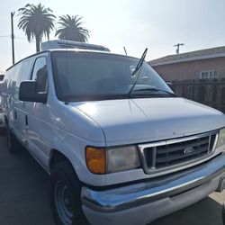 2004 Ford  Cargo 350