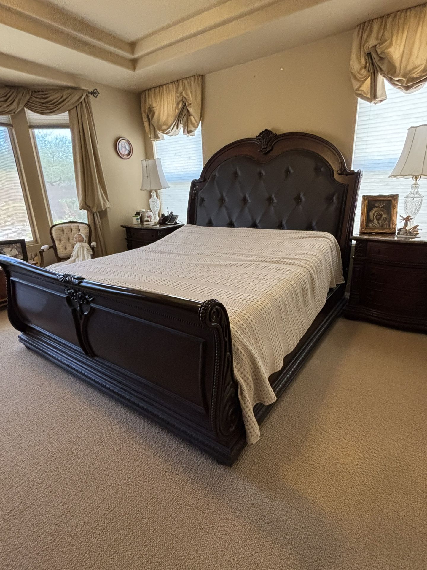 High End Adj King Sleigh Bed With Tempur-Pedic Mattress