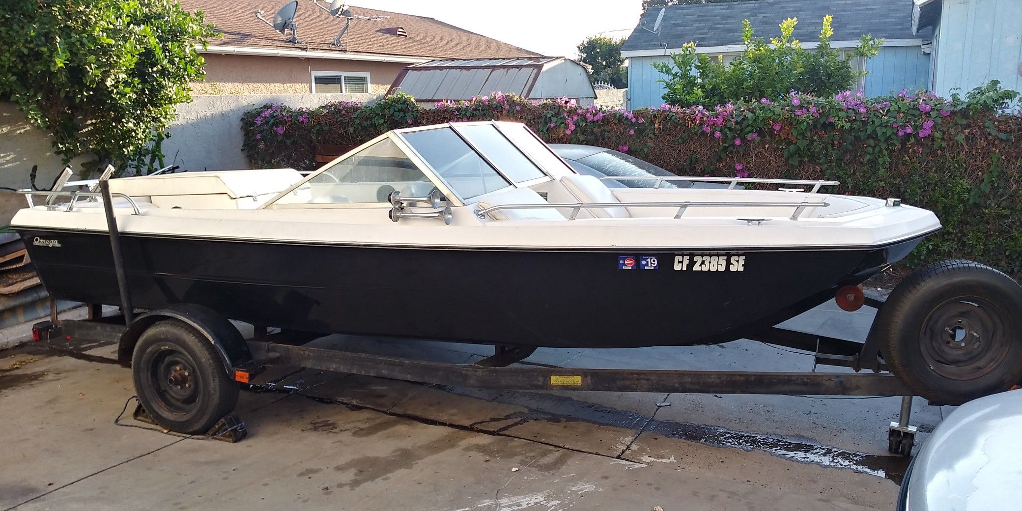 Boat. Omega Tri Hull