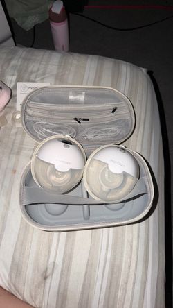 Momcozy M5 breast pumps