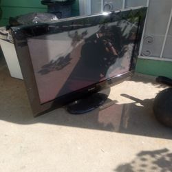 Good insignia 32 inch TV it works