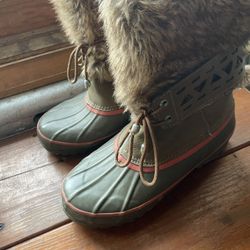 Khombu Size 7 Waterproof Winter Snow Boots 
