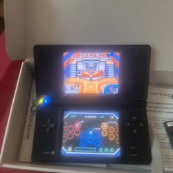 DSi Nintendo  Black With 2 Games Pokémon Game 