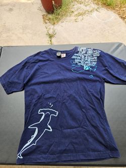 Ecuador Hammerhead Shark Vintage Island Surf Rasgos Tee
