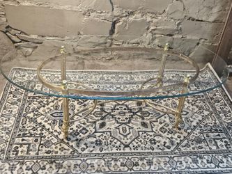 Center table in glass