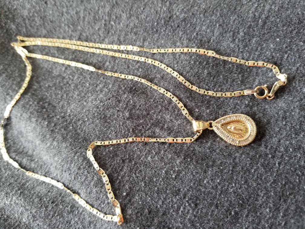 3 gold 14 karat gold karat chain with gold pendant