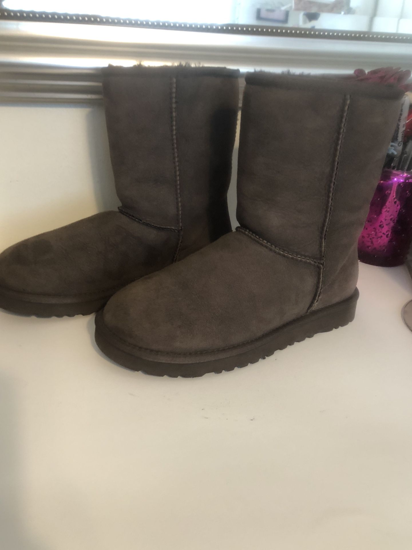 UGG Australia Short Boots – Chocolate – Size 7