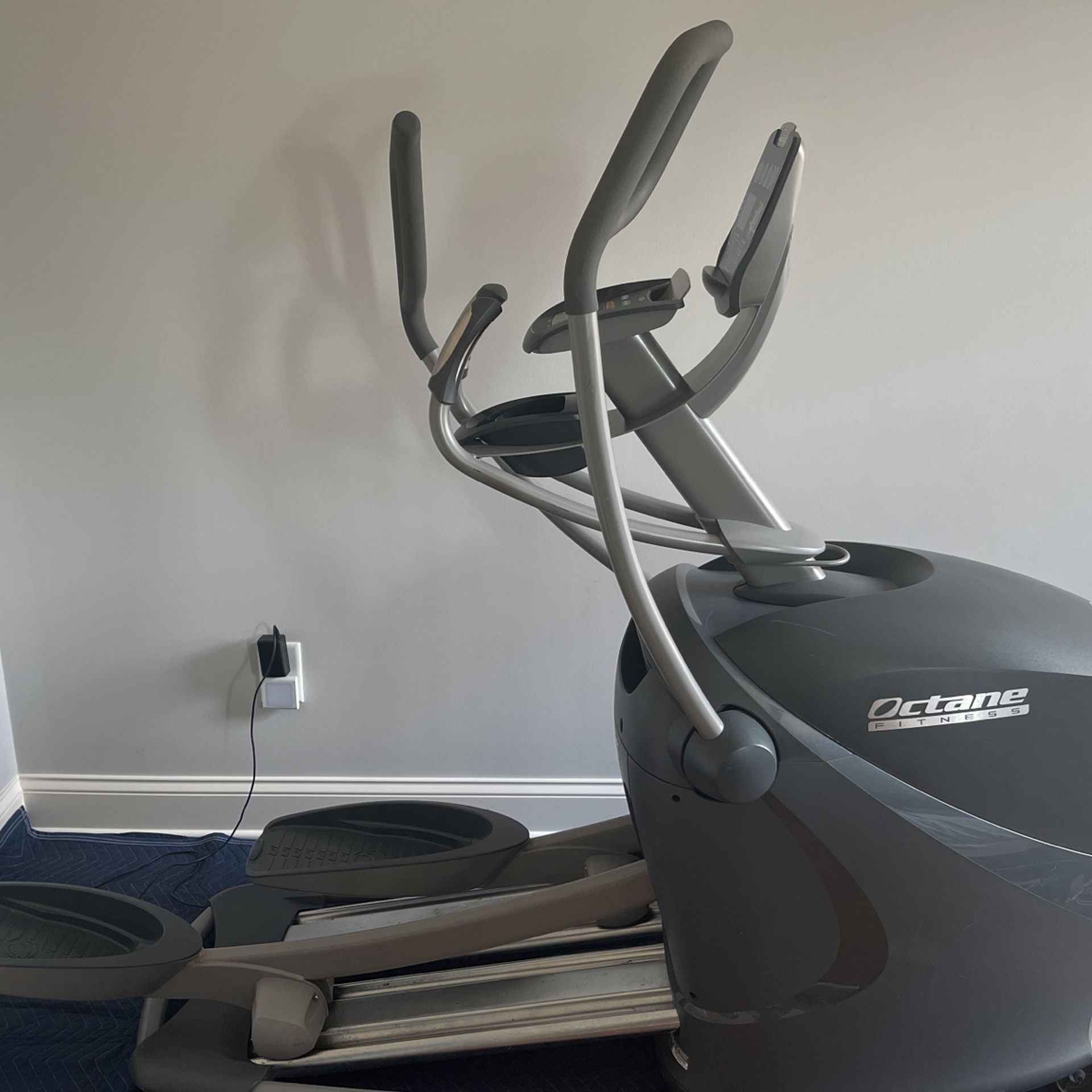 Used Octane Fitness Q37ci Elliptical