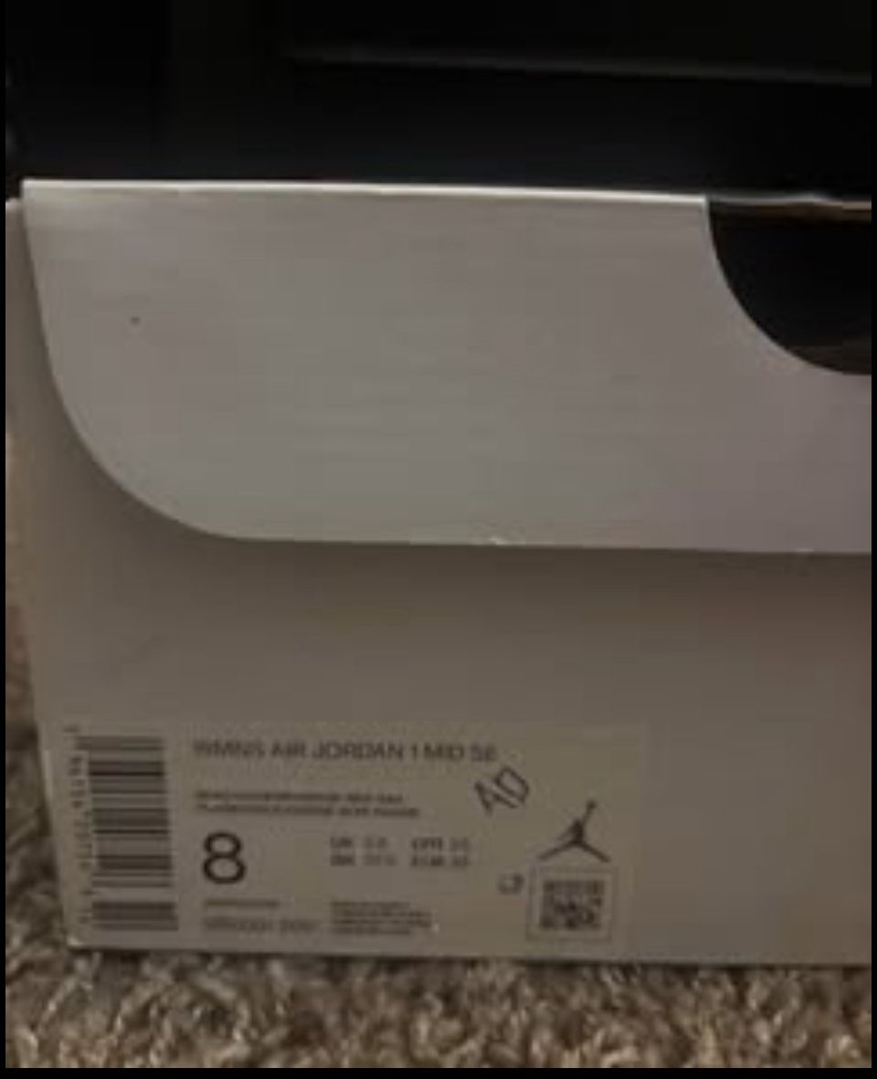 Women’s Air Jordan 1 MID SE Size 8