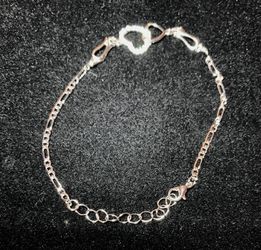 BRACELET OR ANKLET IN 18K YELLOW OR WHITE GOLD PLATED FIGARO HEART TO HEART CRYSTAL BANGLE Thumbnail