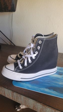 CONVERSE SIZE  6 1/2 BRAND NEW 