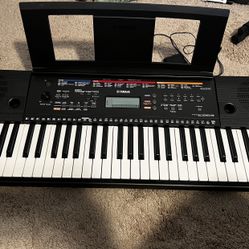 Yamaha PSR-E263 Digital Keyboard Like New