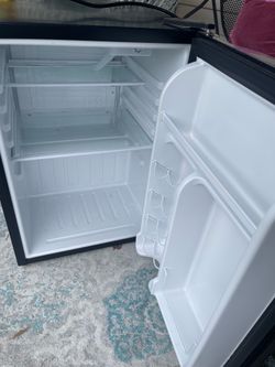 Mini Fridge Magic Chef