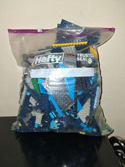 2.5 gallon bag of mixed legos