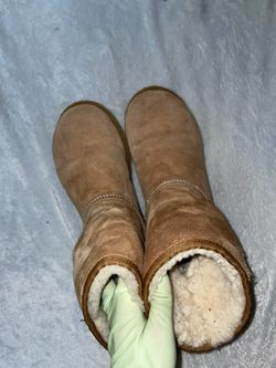 Brown boot uggs size 6