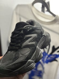 Men’s 9060s Size 9 And A Half