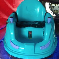 Electric Bumper Car Kinda Tricked Out Leather Seat  A.M F.M Radio Bluetooth SD Really Loud L.E.d Lights 12 Volt Fourwheeler Battery It Stays Charged A