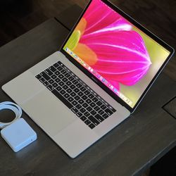 2019 MacBook Pro 15”  (6-Core i7) 16gb / 256gb 