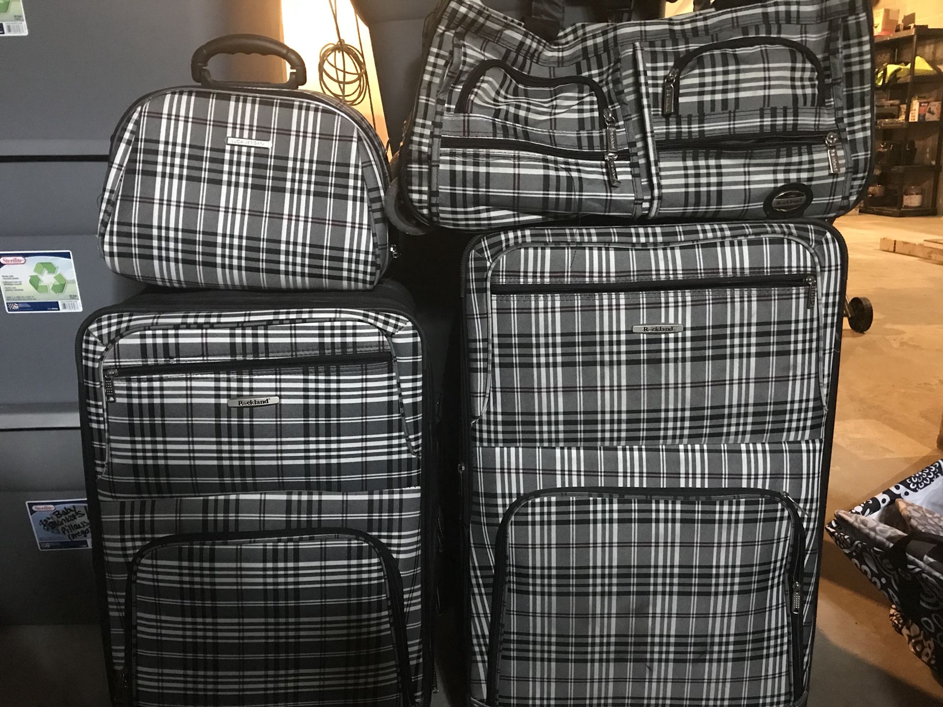 Complete luggage set