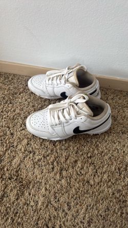 Baseball cleats