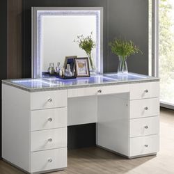 VANITY WITH NO STOOL