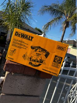DEWALT 20V 6-1/2” Brushless Circular Saw (Tool Only) – NEW IN BOX