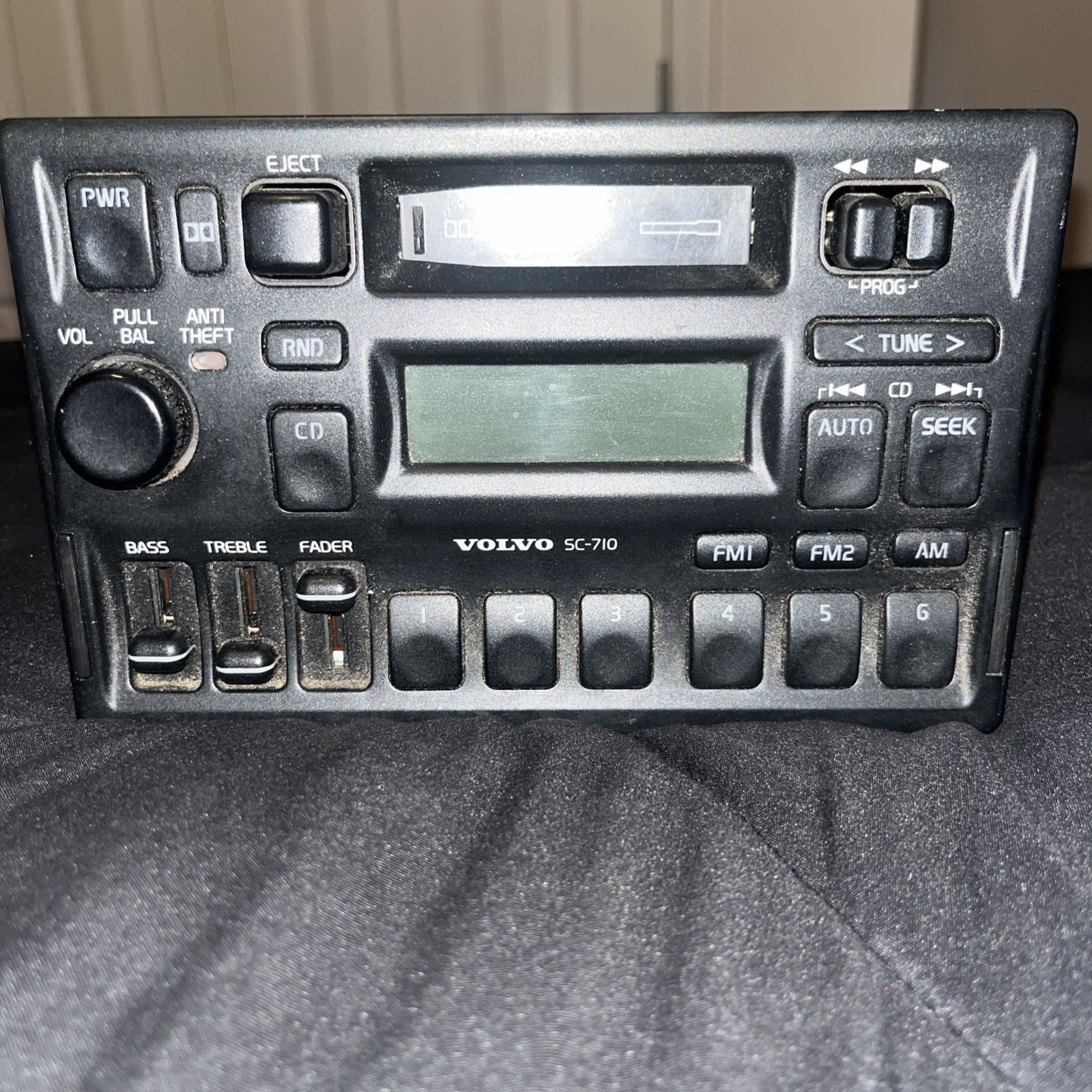 93-97 Volvo 850 AM FM Cassette Radio sc-710 OEM - Also For S70 (As-Is)