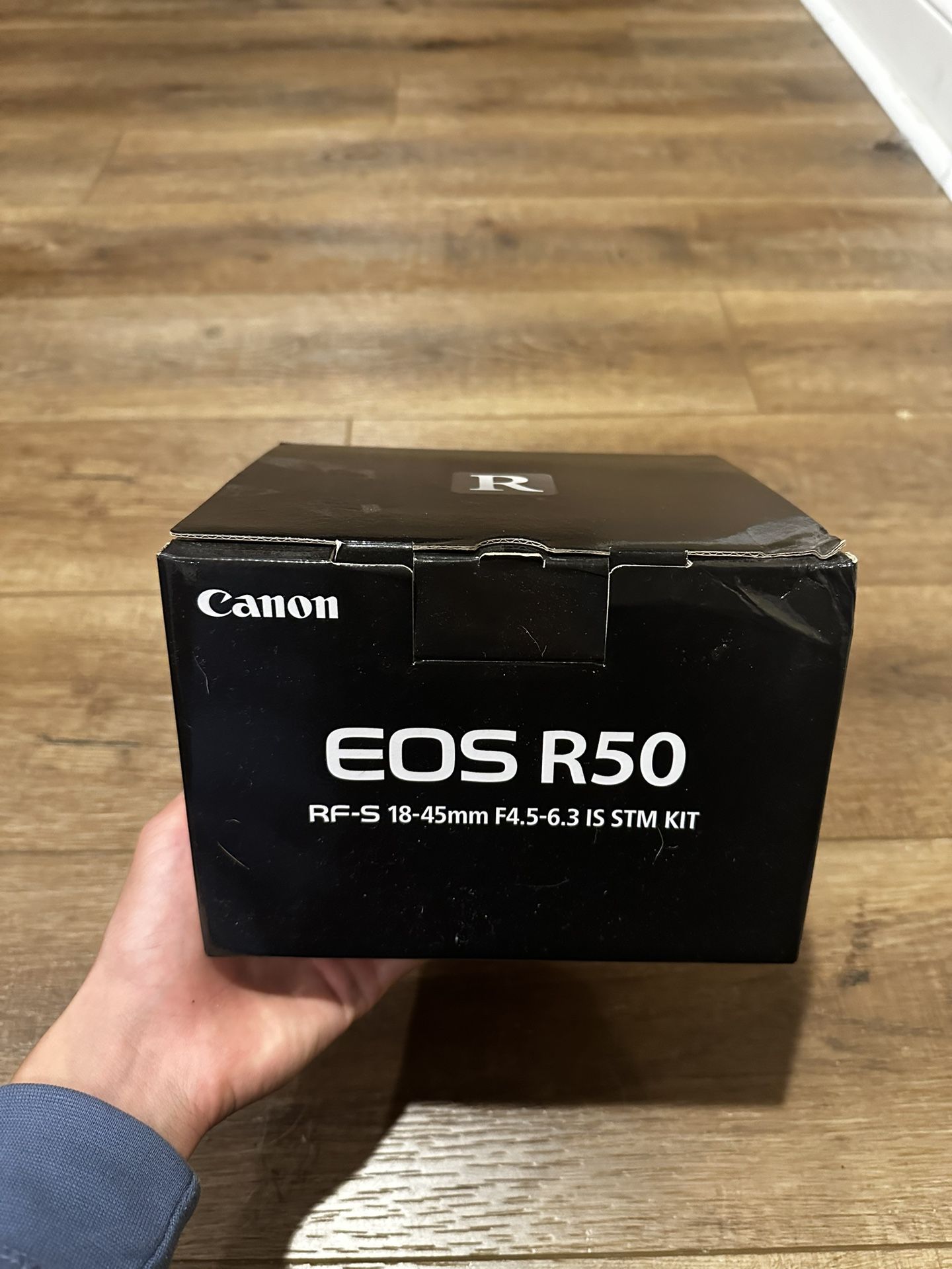 Canon EOS R50