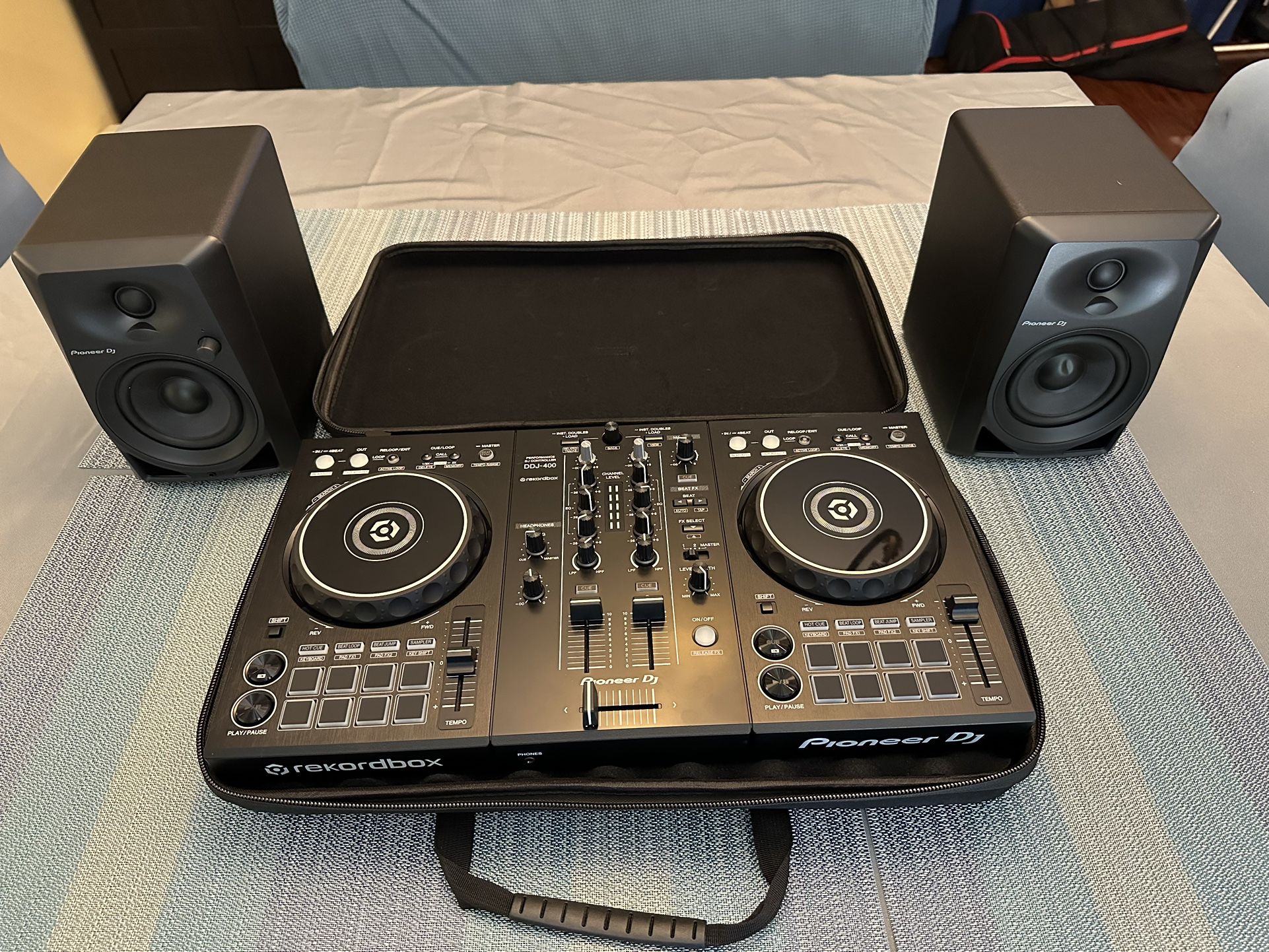 Pioneer DJ DDJ-400 Rekordbox 2 Channel DJ Controller, Monitor Speakers And Case