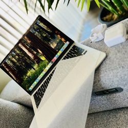 Apple MacBook Air 13-inch, 24GB Ram, 512GB! Brand New 2025! Retail $1,525 Asking $1325