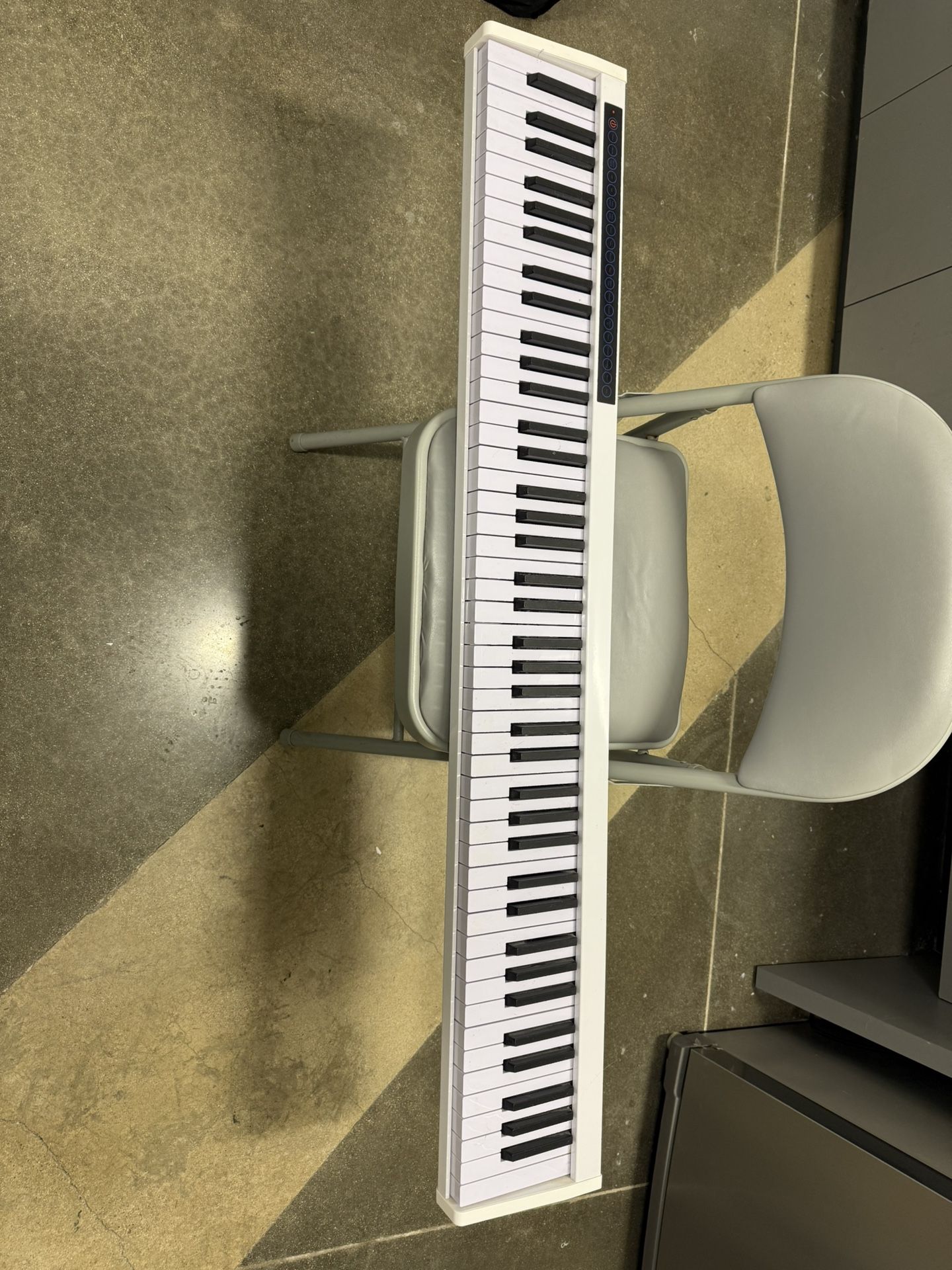 Sonart Electric Keyboard/piano