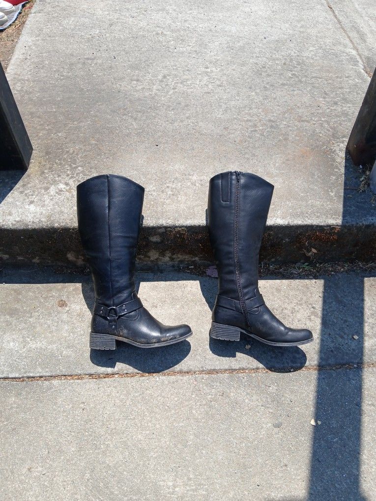 Black Boots 