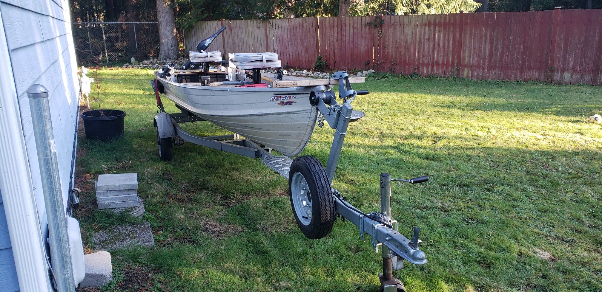 Droping price....... 14' v-hull aluminum boat and EZ Loader trailer