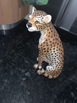 Cheetah statue home decor
