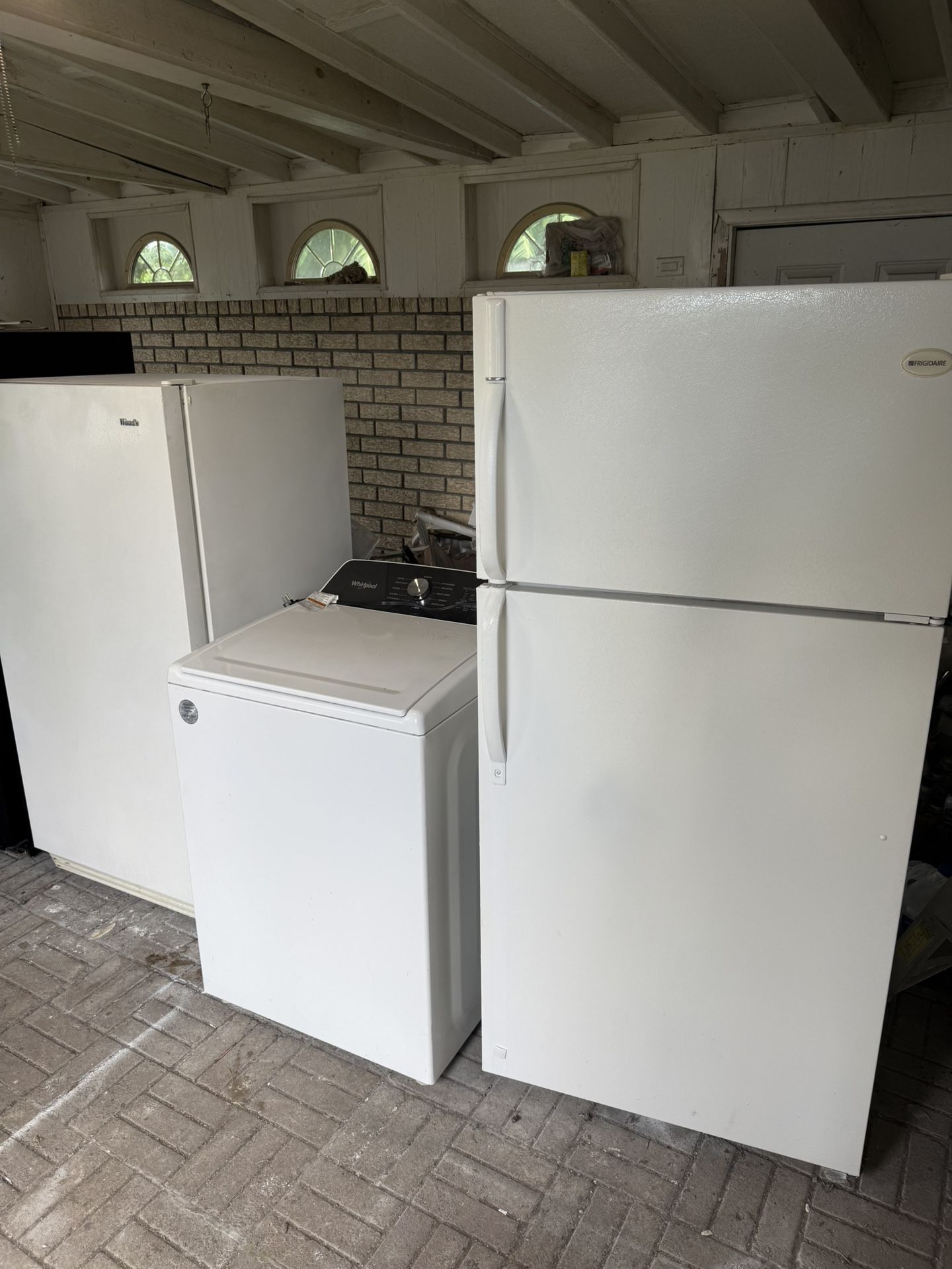 🇺🇸$350. Each/ THEY RUN EXCELLENT ❤️IT IS GIGANIC 21cu ft😍😘WHITE FRIDGE AND (ALSO I HAVE FREEZER & WASHER Sold separately )😻IT HAS EVERYTHING  IN 