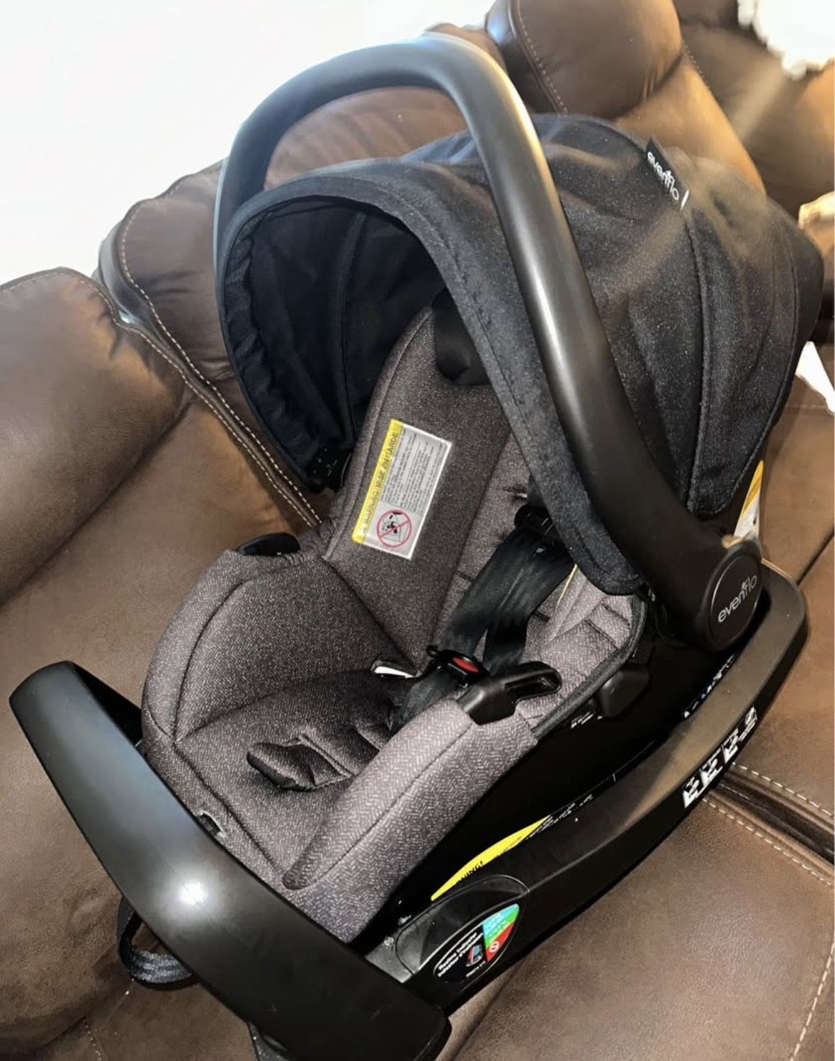 Evenflo pivot car seat and base