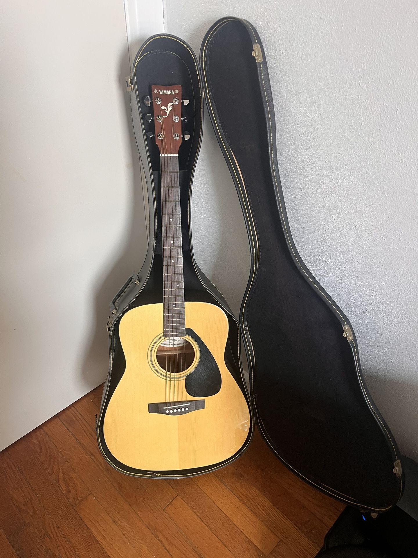 Yamaha FG-403S Acoustic Guitar w/ Hard Case – Excellent Condition