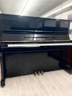 Like new Yamaha U1 Upright piano
