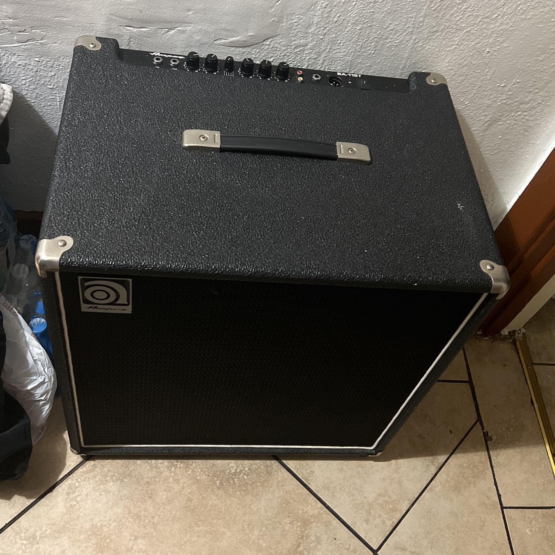 Ampeg BA-115T BASS AMP