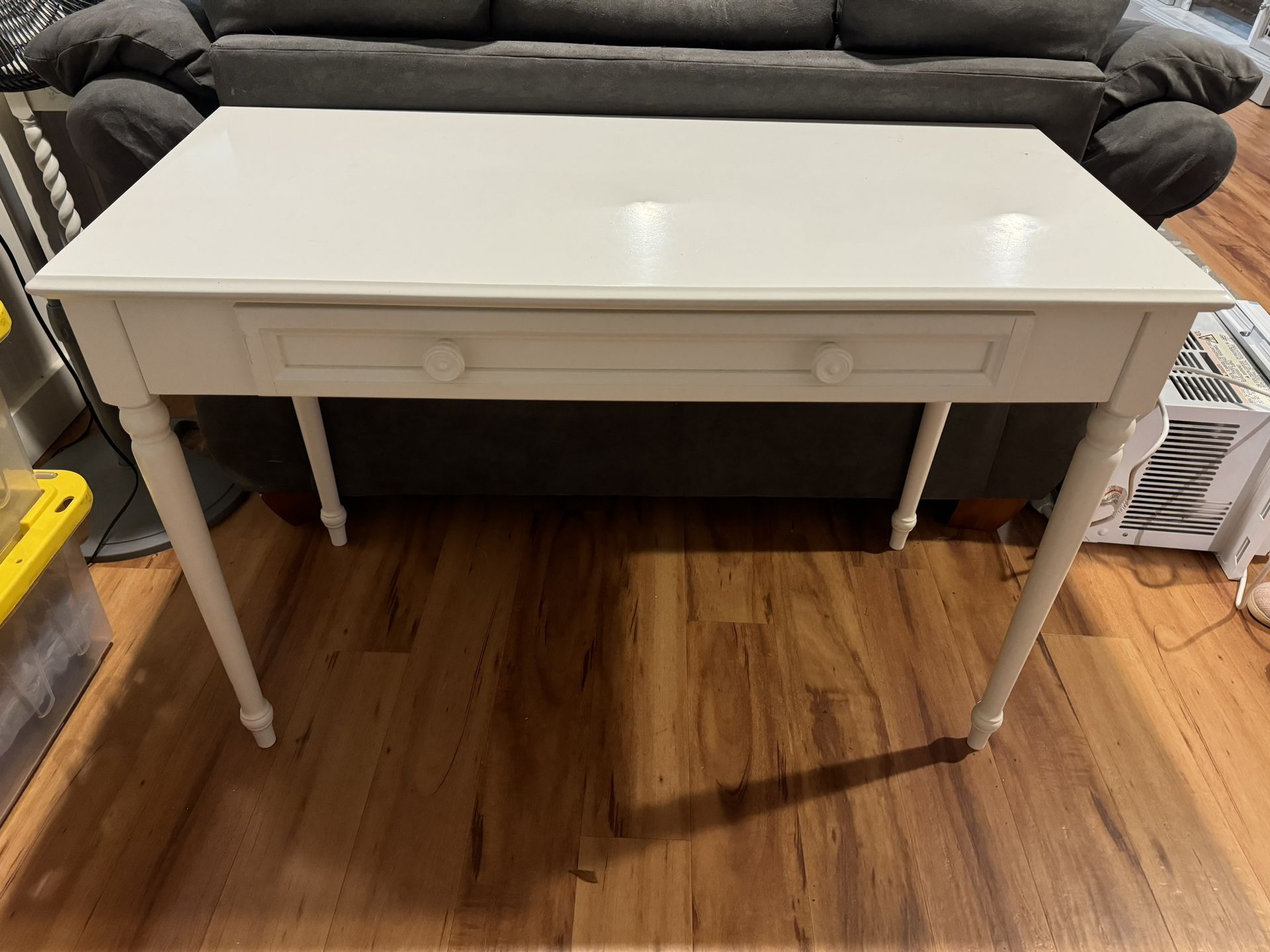 White Table/Desk