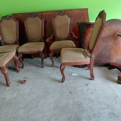 2 Table 5 Chairs 
