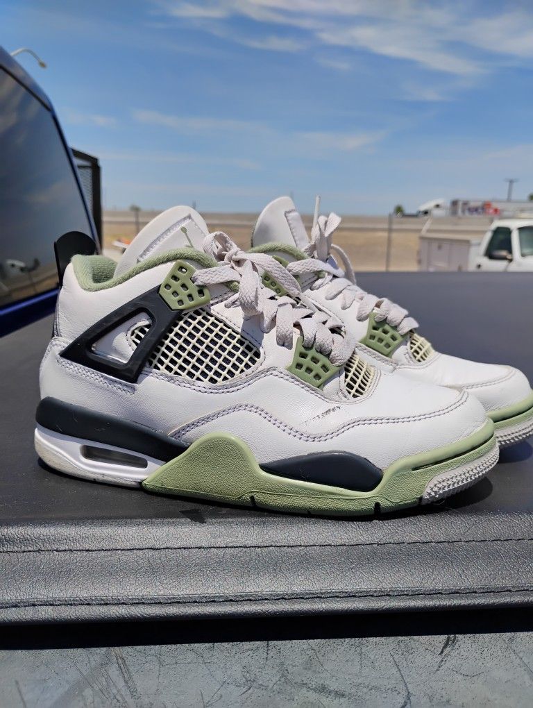 Women's Jordan Retro 4 Seafoam 6.5
