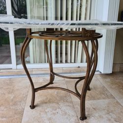 Glass N Metal Table With 4 Chairs / Mesa De Vidrio Y Metal Con 4 Sillas