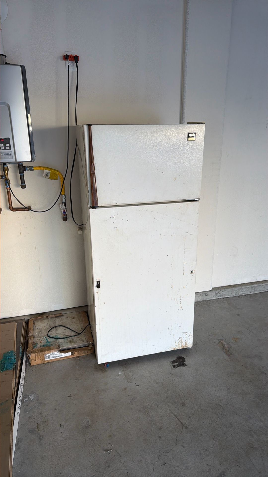 Refrigerator (free)